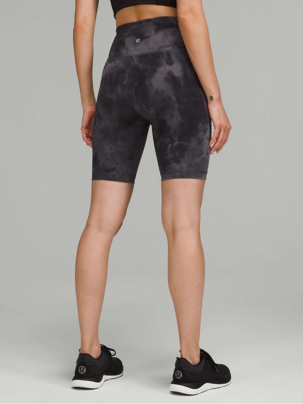 Lululemon Wunder Train High-Rise Short 8"
•Diamond Dye Pitch Grey Graphite Grey